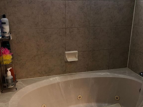 Garden tub with jets!