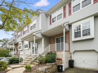 17 Primrose Ln, Mount Arlington, NJ 07856