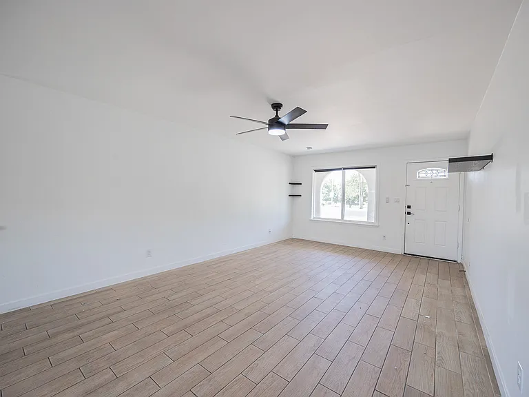 2519 W Vineyard Rd — Photo 5