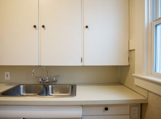 Gorgeous 2-Bedroom Corner Flat in 1911 Four-Plex!, Portland, OR 97232
