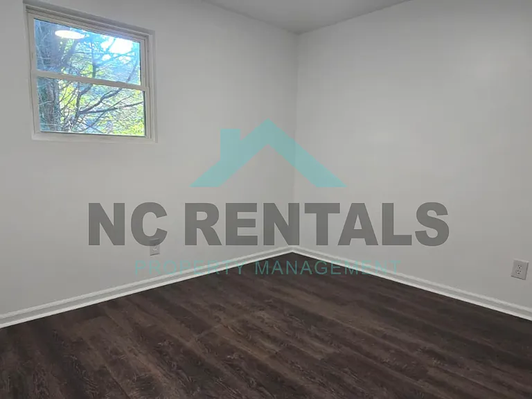 2559 Green Oaks Ct #B — Photo 10