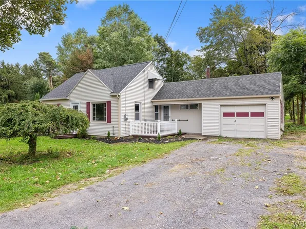 7316 Rochester Rd, Lockport, NY 14094