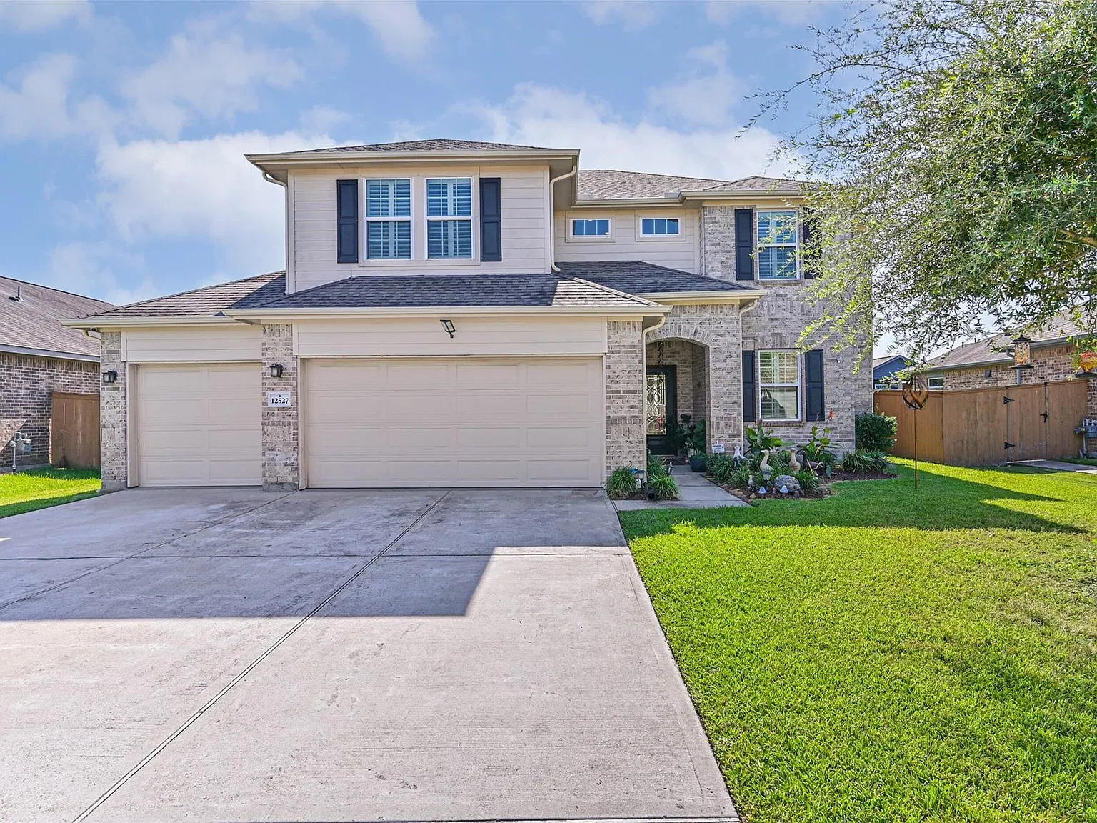 4 bed, 2.5 bath, 2852 sqft, $3,300 — Photo 1