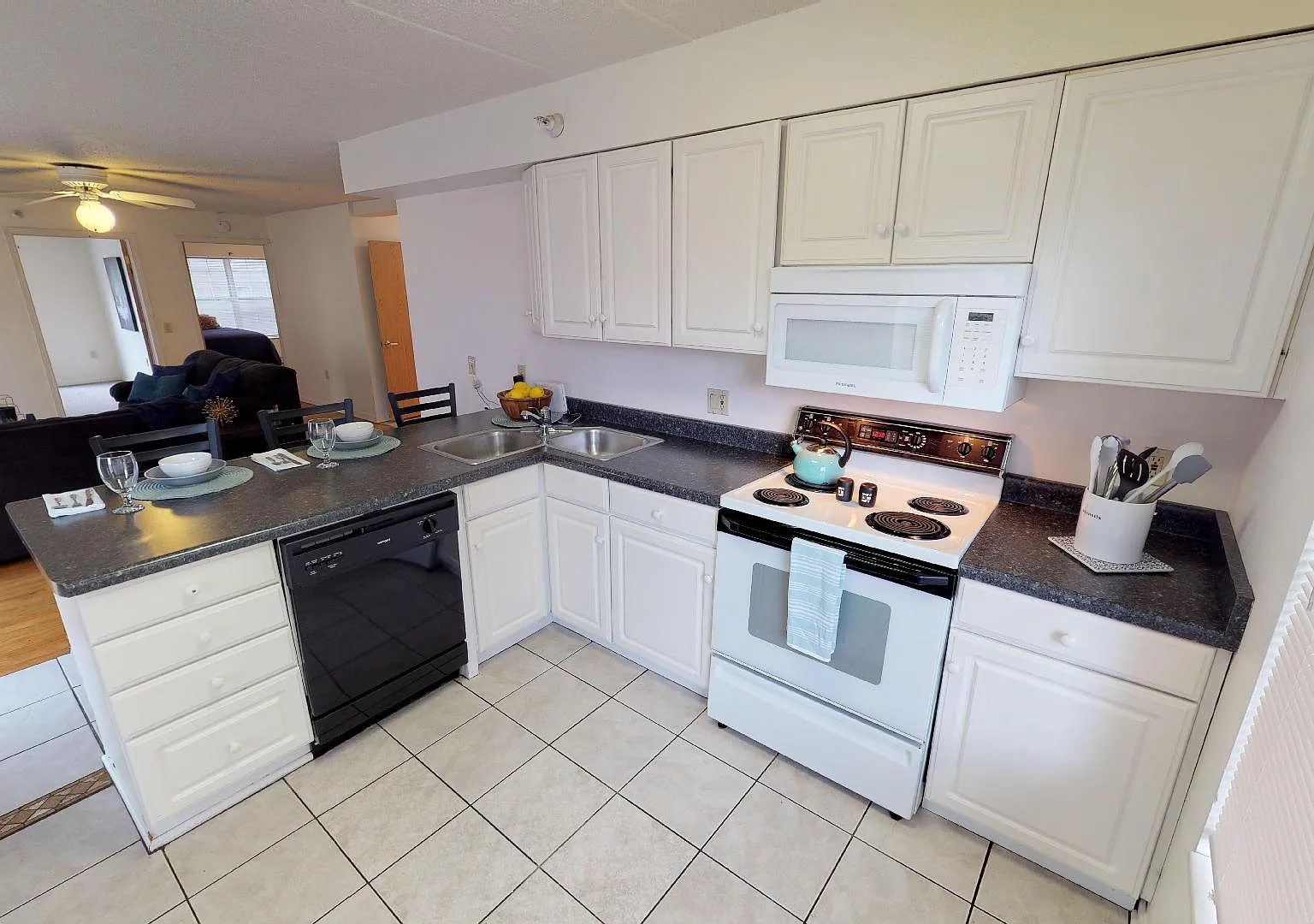 619 Langdon St — Photo 3