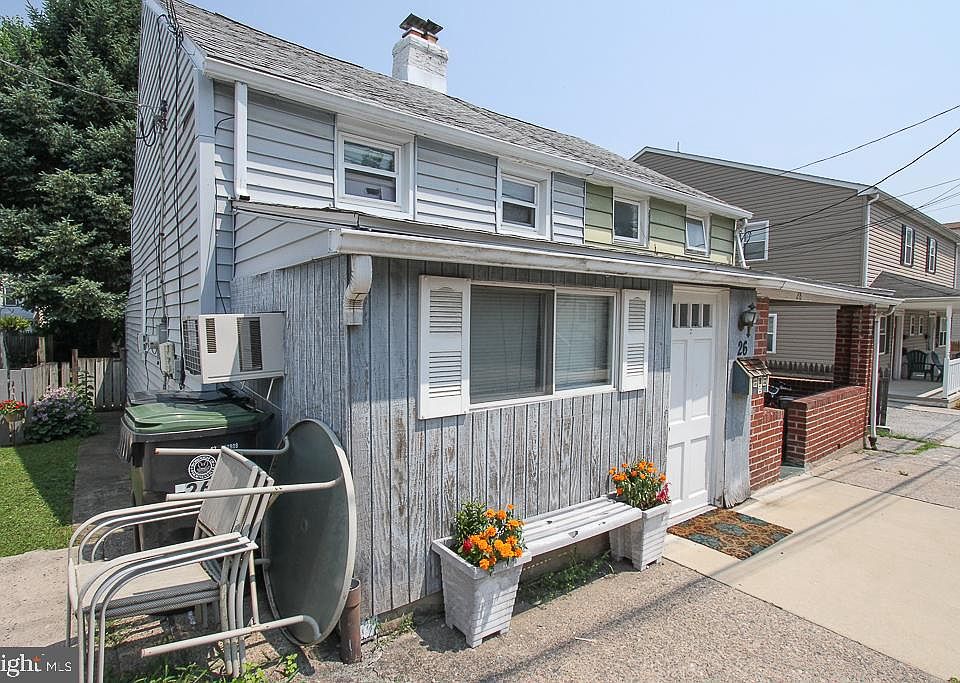 1st image of 26 Walnut St