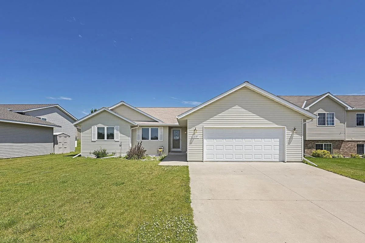 5 bed, 2332 sqft, $2,500 — Photo 1