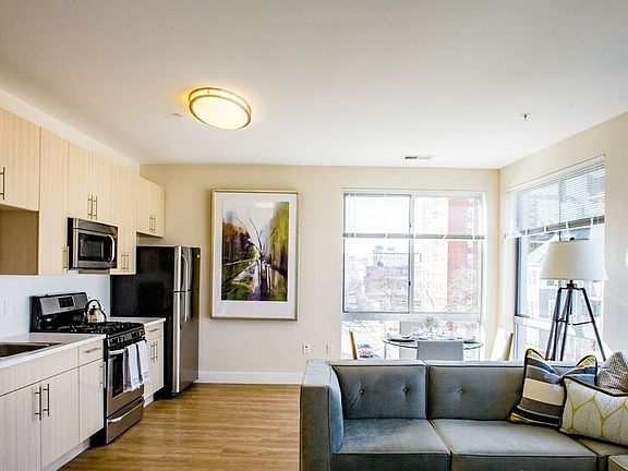 3rd image of 545 Bedford St #87b73c398