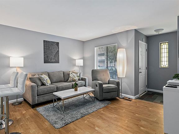 3rd image of 321 Barrington Sq #C