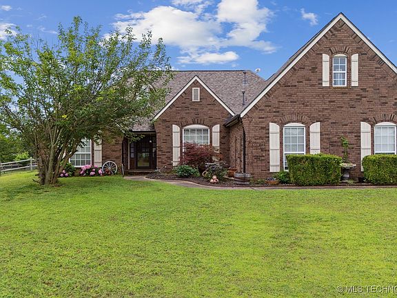 3rd image of 15374 Lakewood Ct
