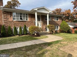 6726 Haycock Rd, Falls Church, VA 22043