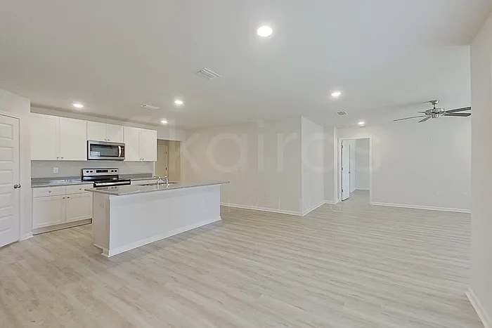 409 Monarch Ln — Photo 3