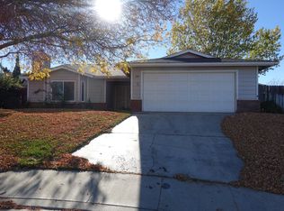 1361 El Rancho Dr, Tehachapi, CA 93561