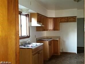 3rd image of 137 Grove Dr