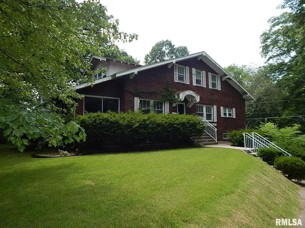 1132 24th Ave, Moline, IL 61265