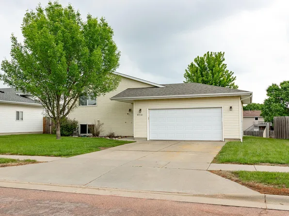 4436 W Briggs Dr, Sioux Falls, SD 57107
