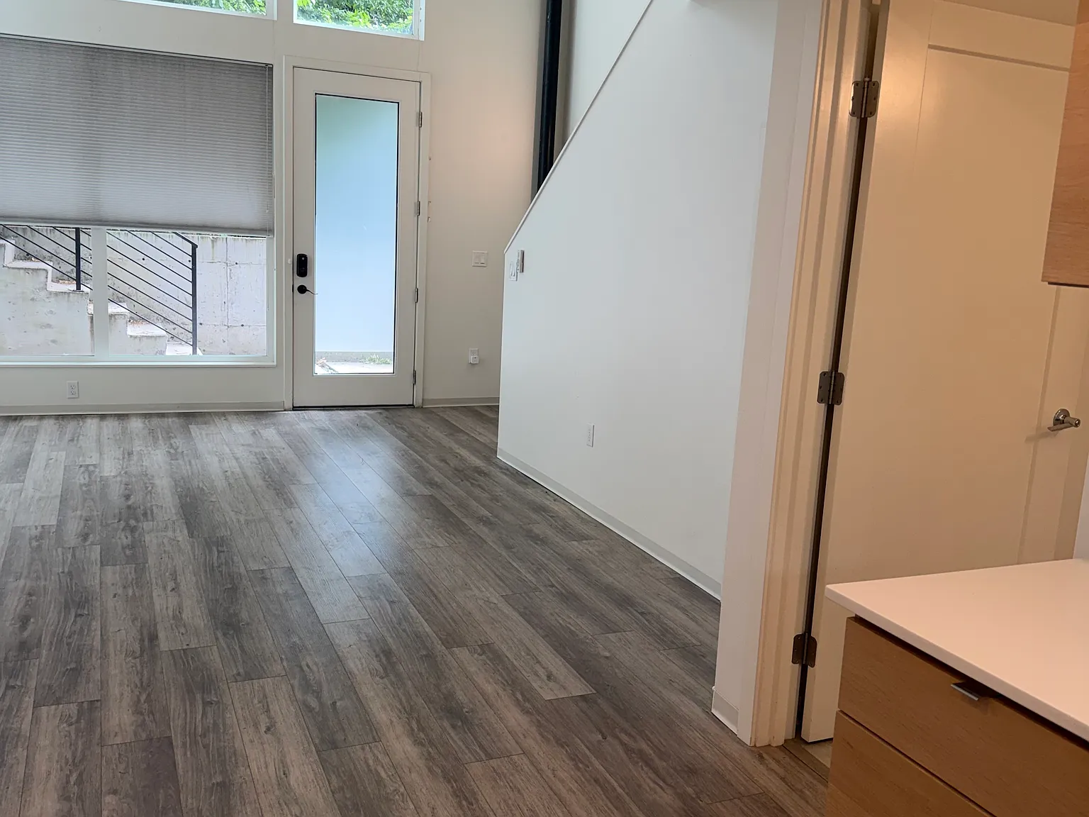 1 bed, 1.5 bath, 775 sqft, $2,400 — Photo 2