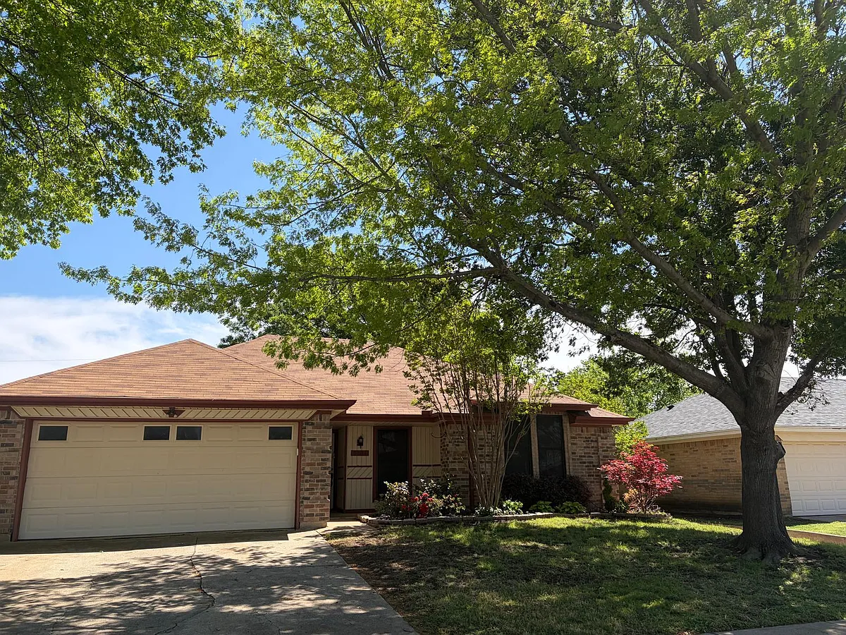 Building Photo - 7204 Kary Lynn Dr E