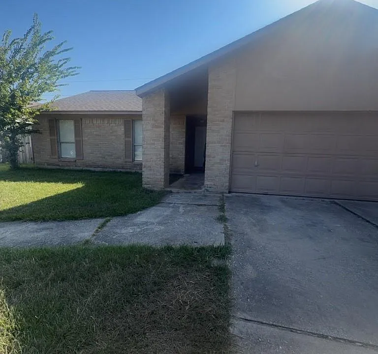 18214 Almonte Ln