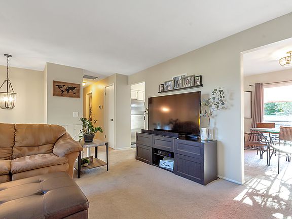 3rd image of 2622 W Windwood Cir