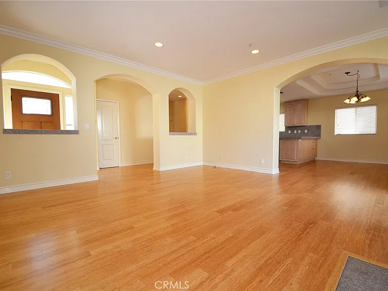 2203 Harriman #B — Photo 3