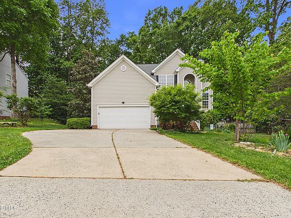 2nd image of 2102 Woodbury Dr