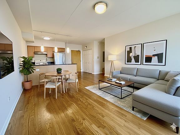 4th image of 3000 S Wentworth Ave APT 4B