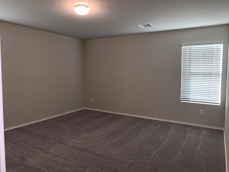 2932 Russell Rd — Photo 9