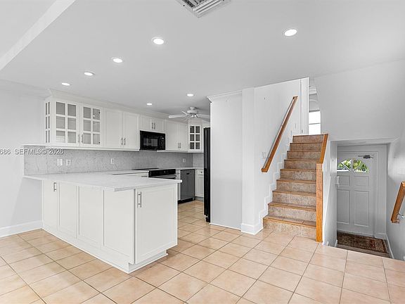 4th image of 392 Golfview Rd APT A
