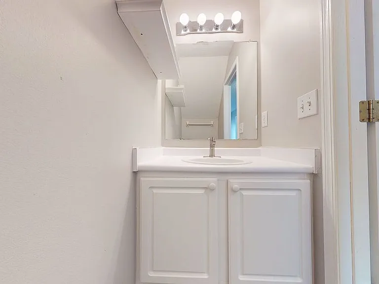 6752 Lagrange Dr — Photo 4