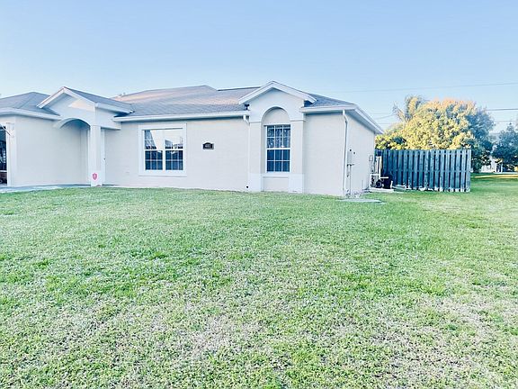 2nd image of 481 SE Seahouse Dr