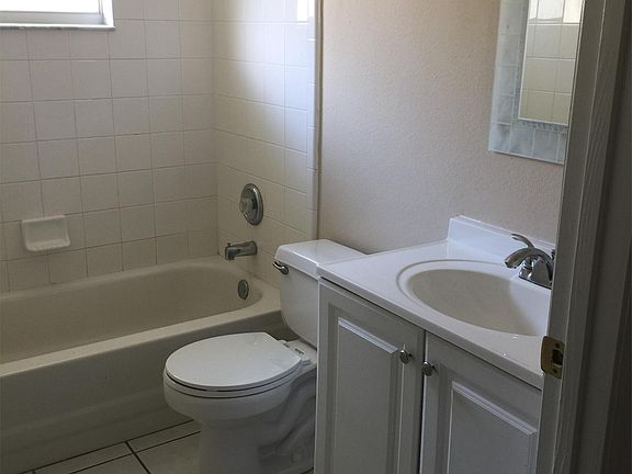 3rd image of 3247 Villa Way Cir