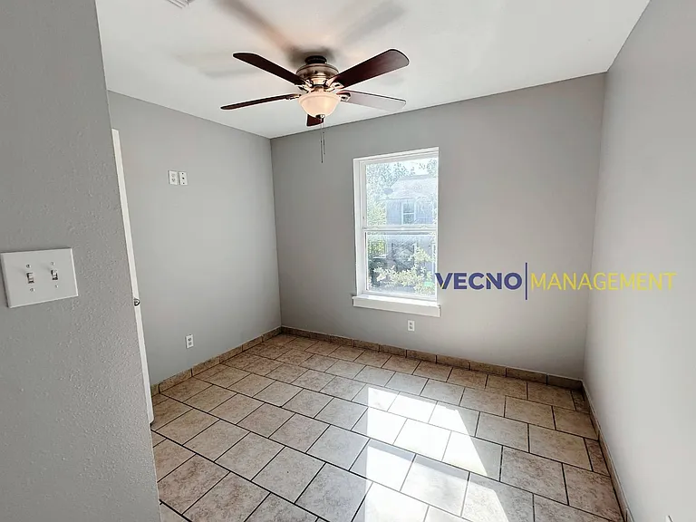 302 Cooper St #201 — Photo 6