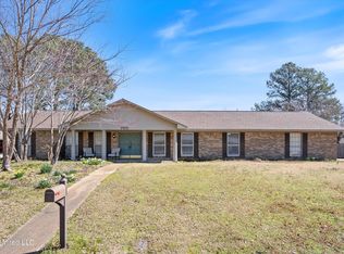 760 Hickory Dr, Grenada, MS 38901