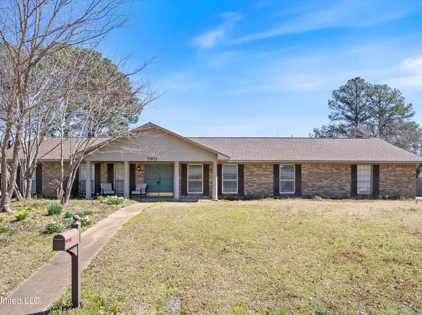 760 Hickory Dr, Grenada, MS 38901