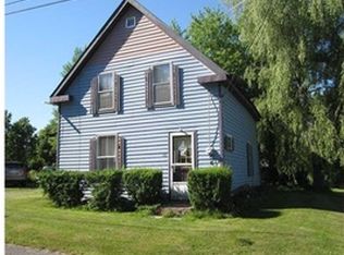 35 Pleasant St, Calais, ME 04619