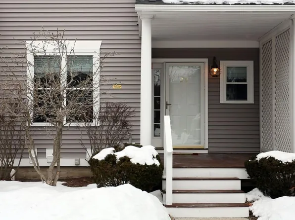 29 Grove Ln, Burlington, MA 01803