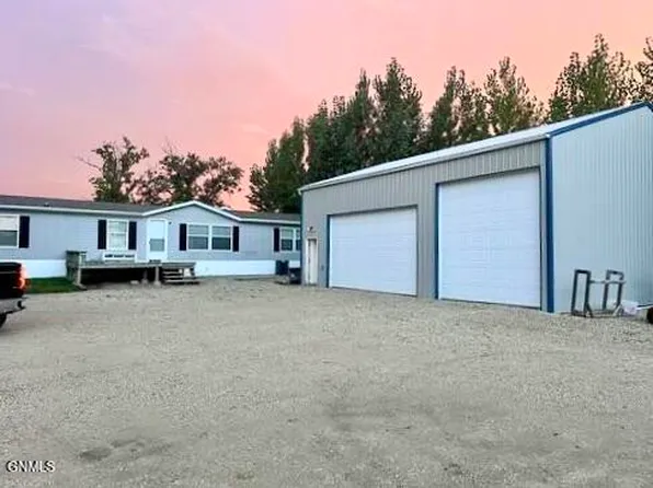 912 Shadow Bay, Bottineau, ND 58318