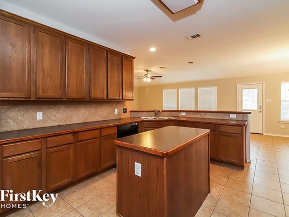 5th image of 904 Virginia Ln