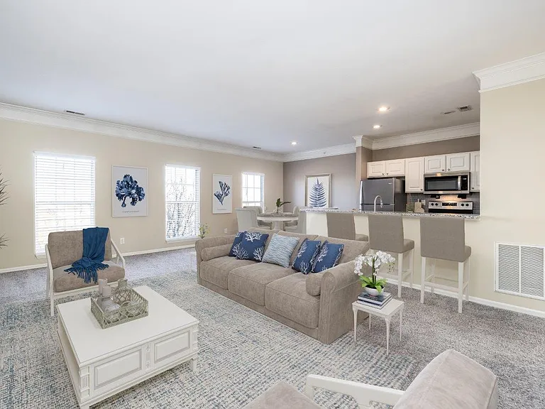 Christopher Wren Apartments and Townhomes — Photo 4