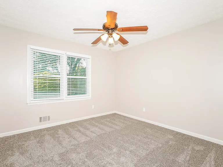 3872 Cloudland Dr — Photo 13
