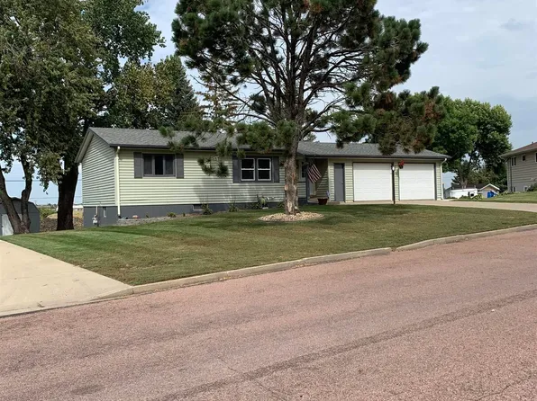 424 Johnson Ave, Baltic, SD 57003