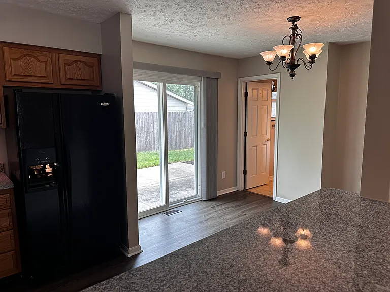Slider patio door to back yard from kitchen dining area.
