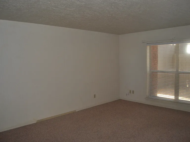 4433 N Stanton St — Photo 6