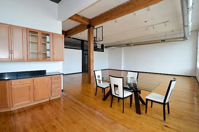2412 W North Ave #R5 — Photo 5