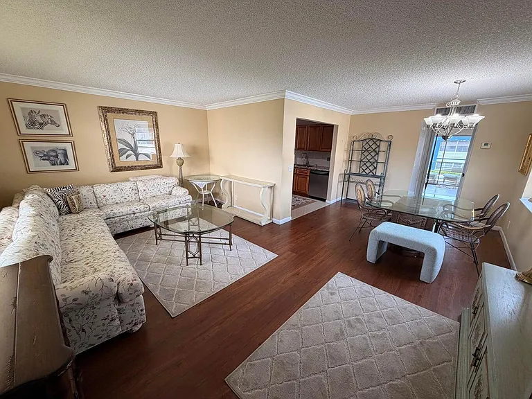 569 Normandy Ln #L — Photo 2
