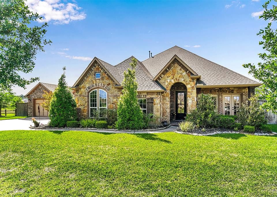 1st image of 40707 Manor Dr