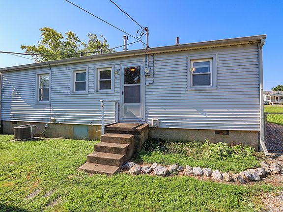 5th image of 236 Iroquois Dr