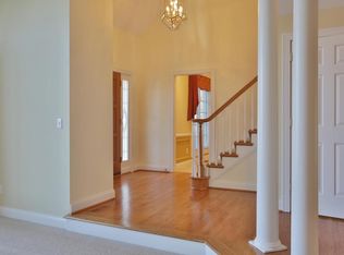 10418 Worthington Ln, Prospect, KY 40059