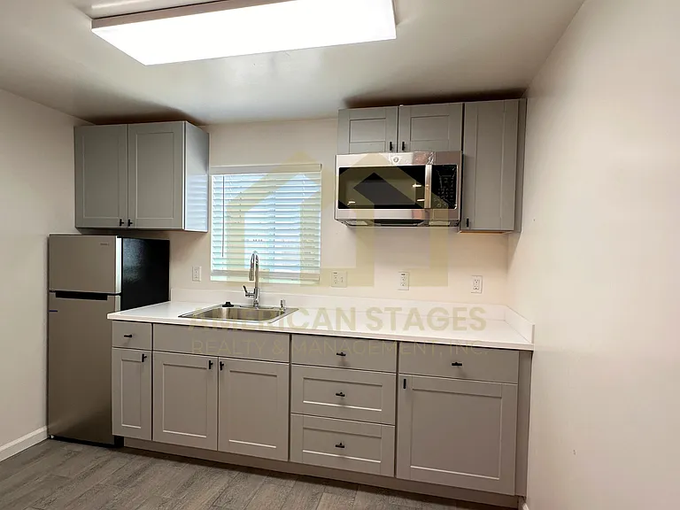 1101 W Oak Ave #B — Photo 5
