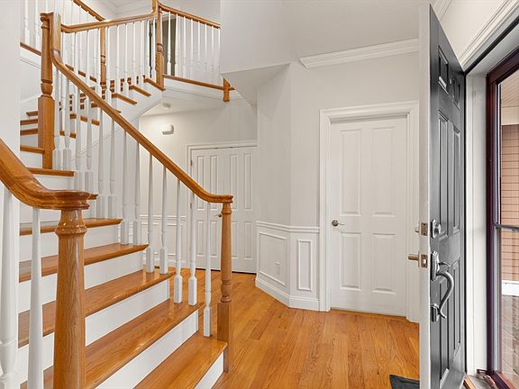 4th image of 11 Point Rd Unit 2